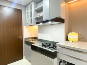Modern Look Studio at Transpark Cibubur Apartment By Travelio